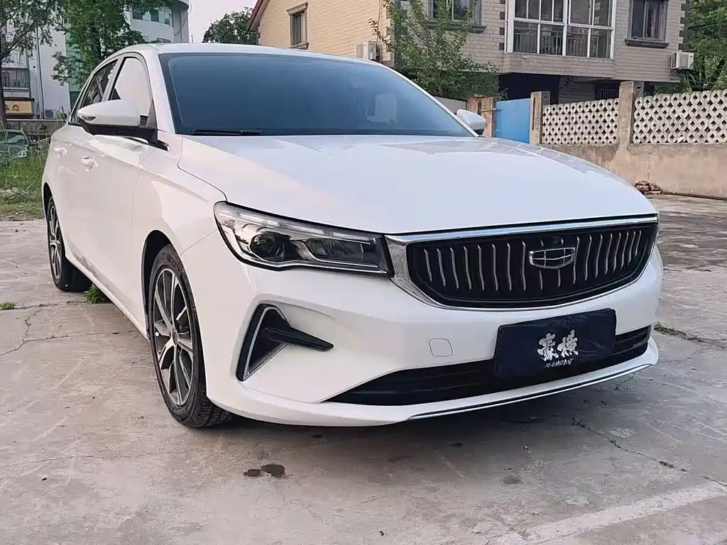 Geely Emgrand 2022