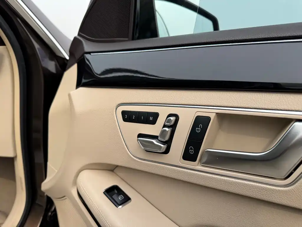 Mercedes-Benz E-Class 2015 — фото 23