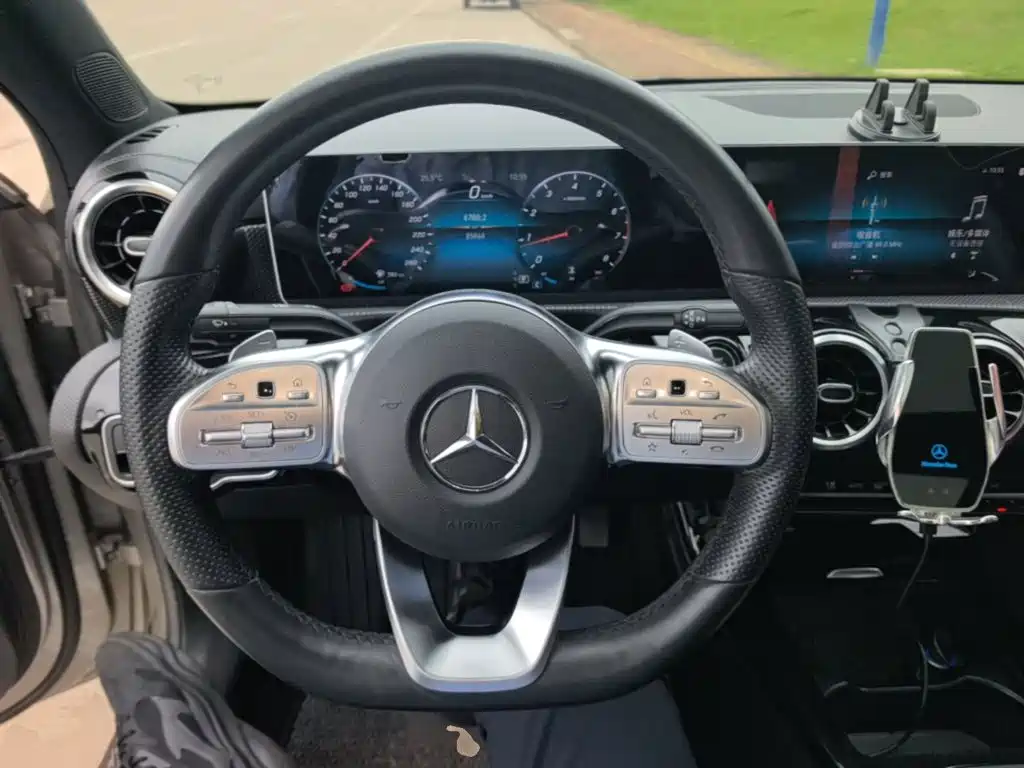 Mercedes-Benz A-Class 2019 — фото 11