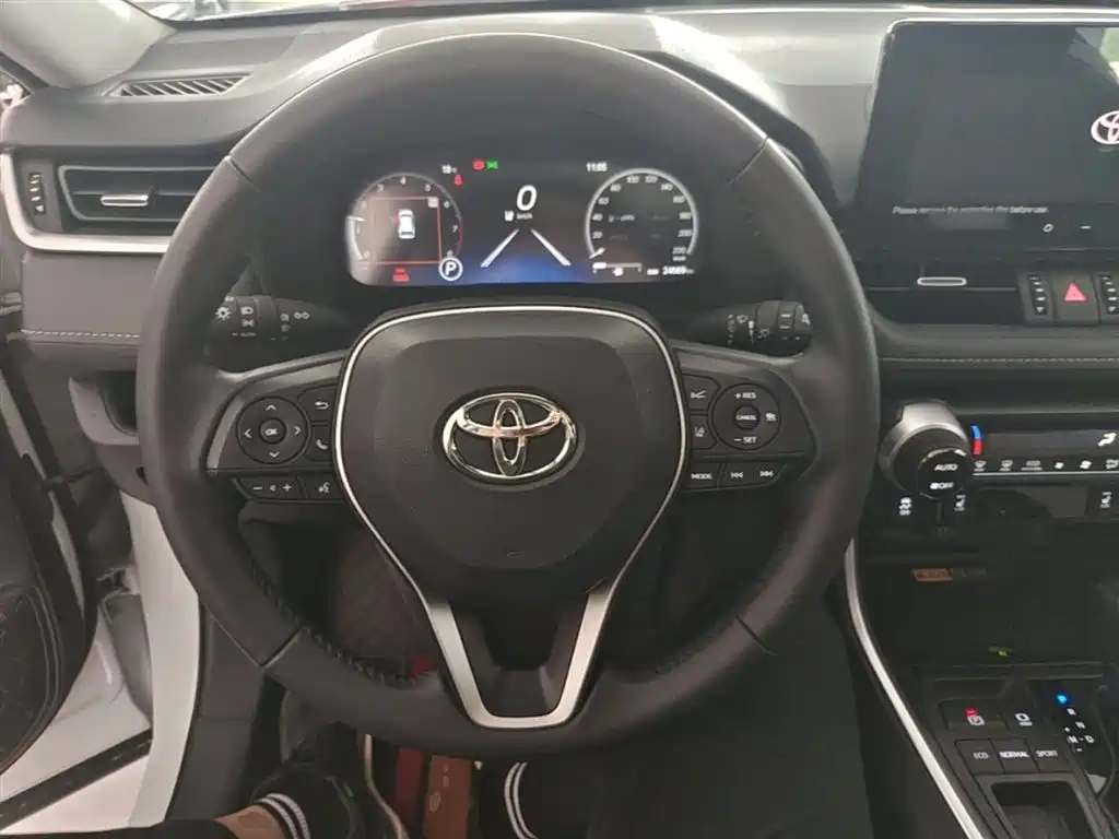 Toyota RAV4 2023 — фото 11