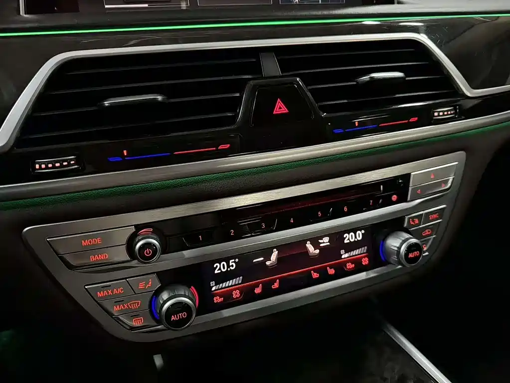 BMW 7 Series 2019 — фото 15