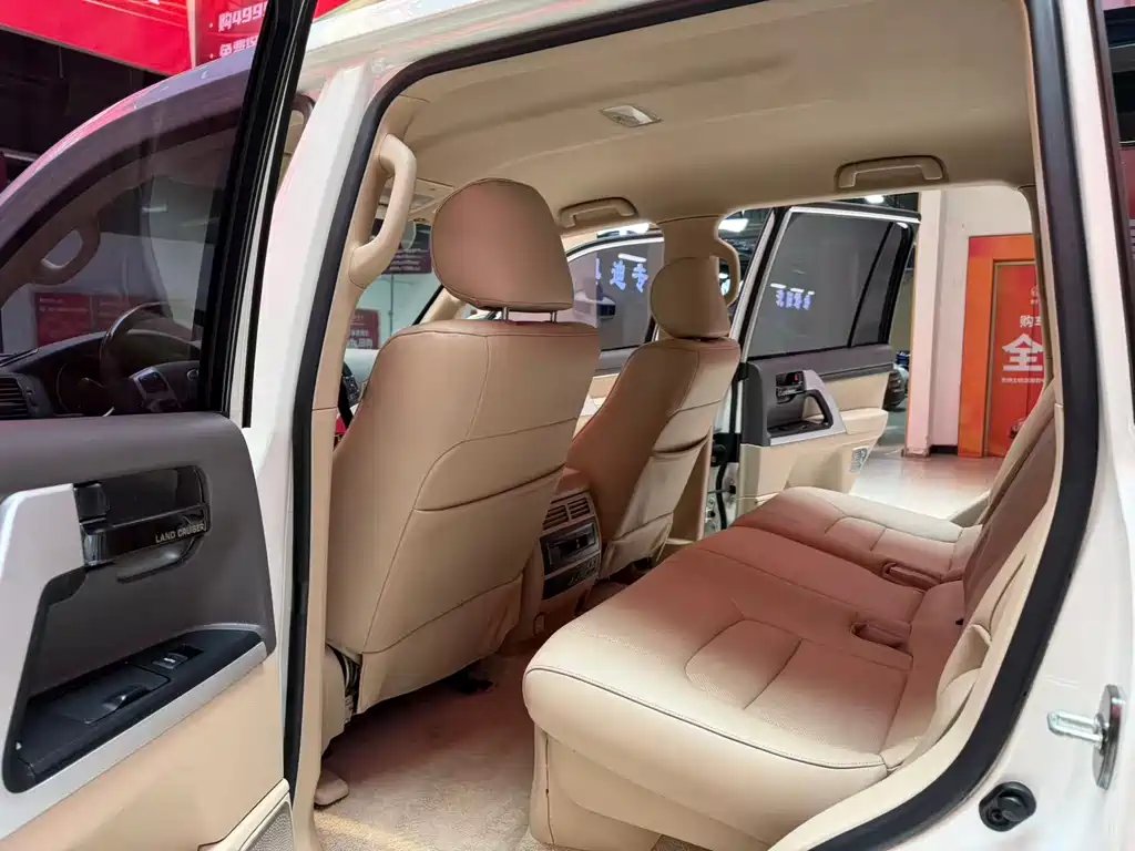 Toyota Land Cruiser 2015 — фото 12