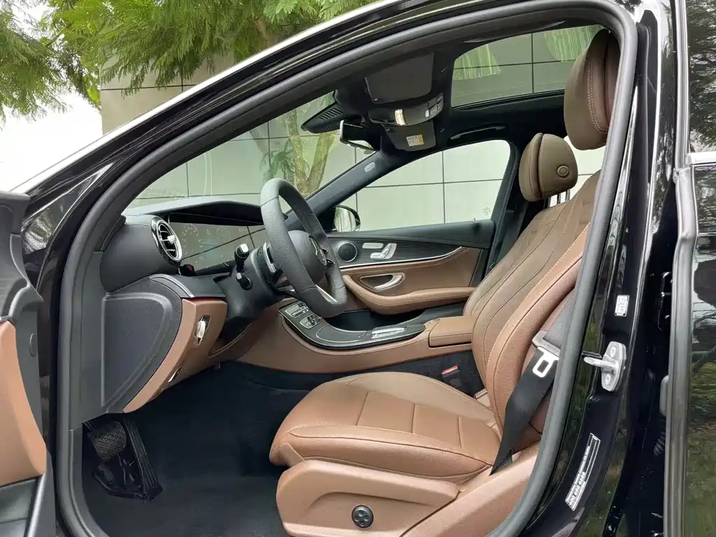 Mercedes-Benz E-Class 2022 — фото 12