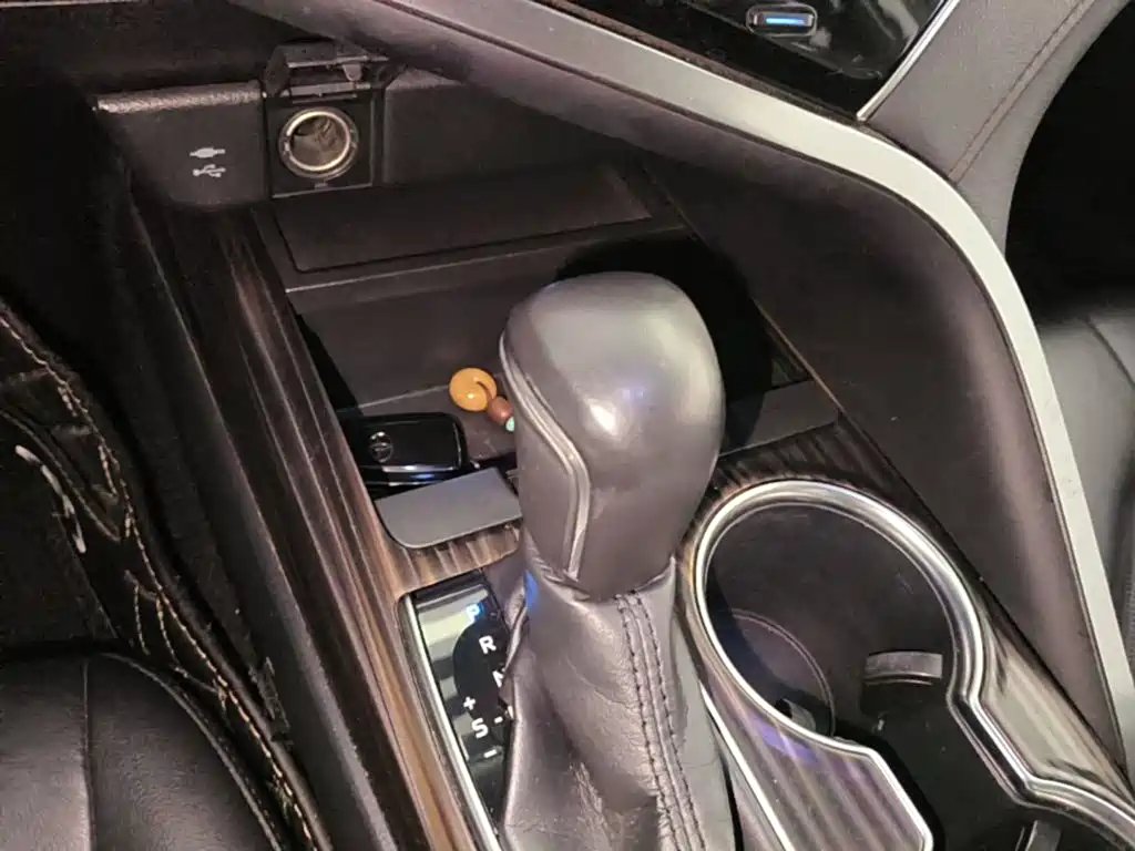Toyota Camry 2018 — фото 14