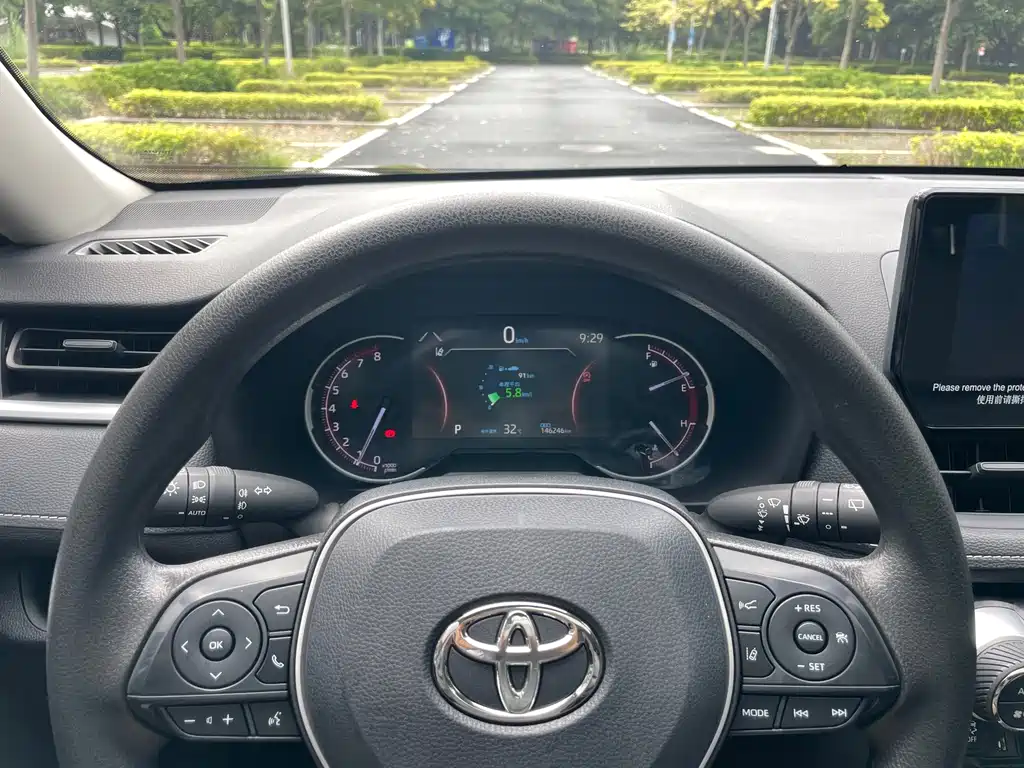 Toyota RAV4 2023 — фото 16