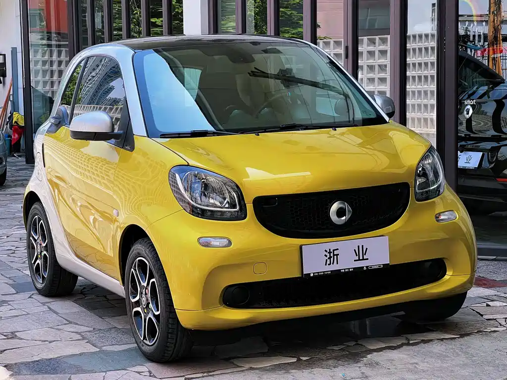 smart Fortwo 2017 — фото 12