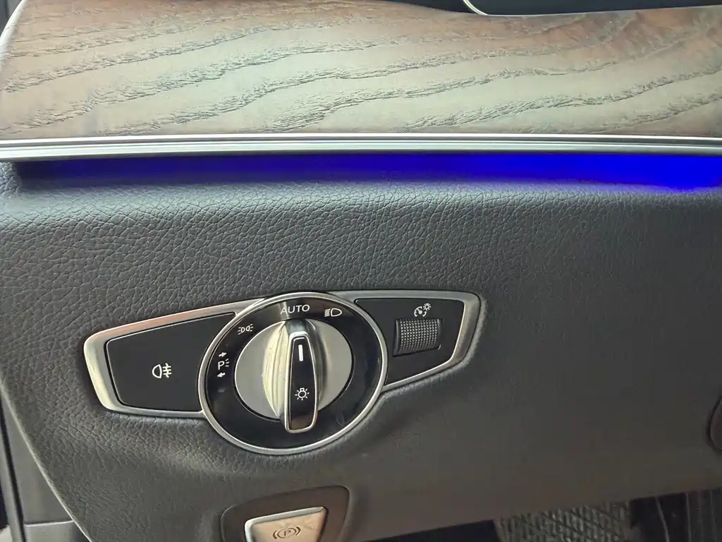Mercedes-Benz E-Class 2019 — фото 10