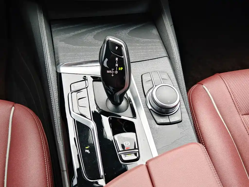 BMW 5 Series 2022 — фото 12