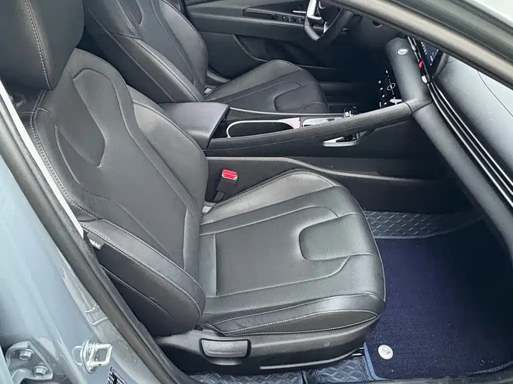 Hyundai Elantra 2023 — фото 12