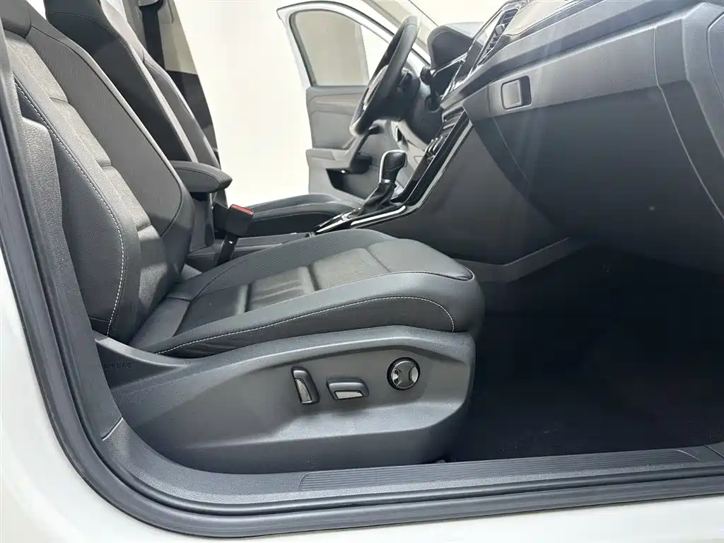 Volkswagen T-Roc 2023 — фото 24