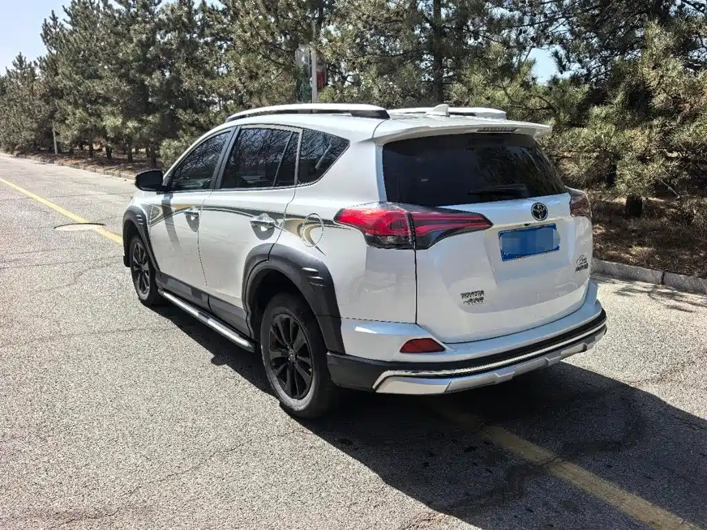 Toyota RAV4 2019 — фото 7