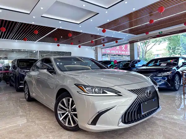 Lexus ES 2019