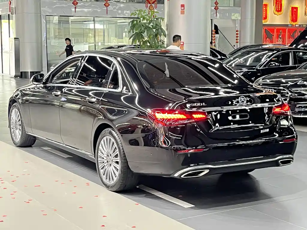 Mercedes-Benz E-Class 2023 — фото 7