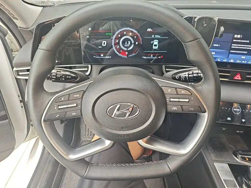 Hyundai Elantra 2023 — фото 11