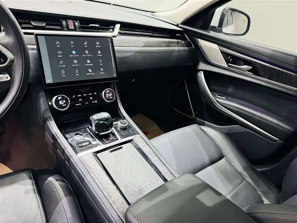 Jaguar XFL 2022 — фото 16