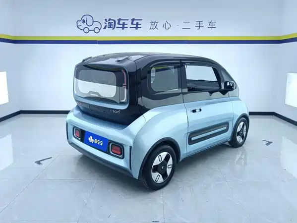 Baojun E300 2021