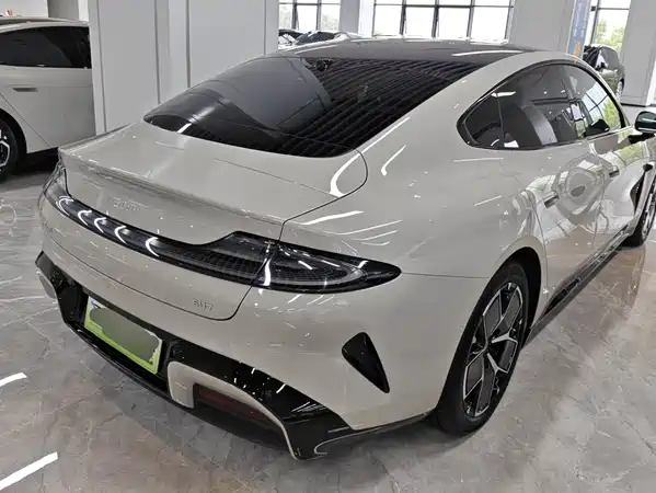 Xiaomi SU7 2025
