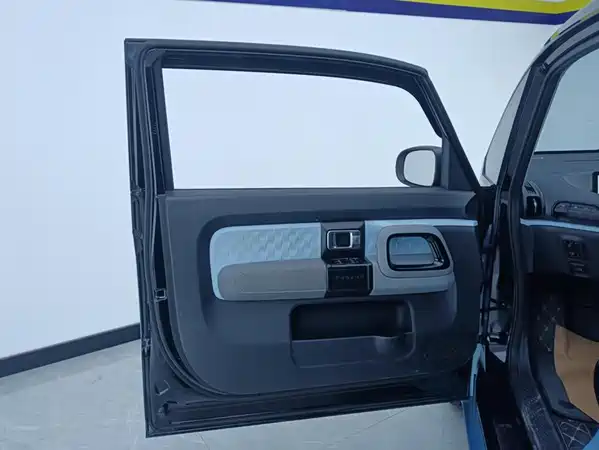 Baojun E300 2021
