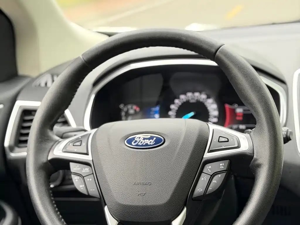 Ford Edge 2018 — фото 9