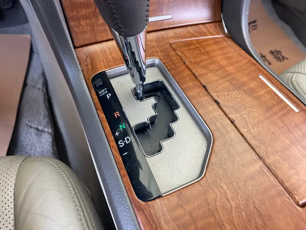 Toyota Camry 2010 — фото 12