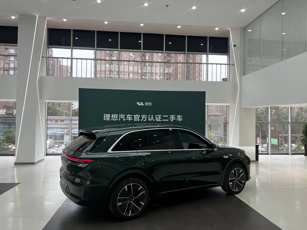 Li Auto Li L6 2025