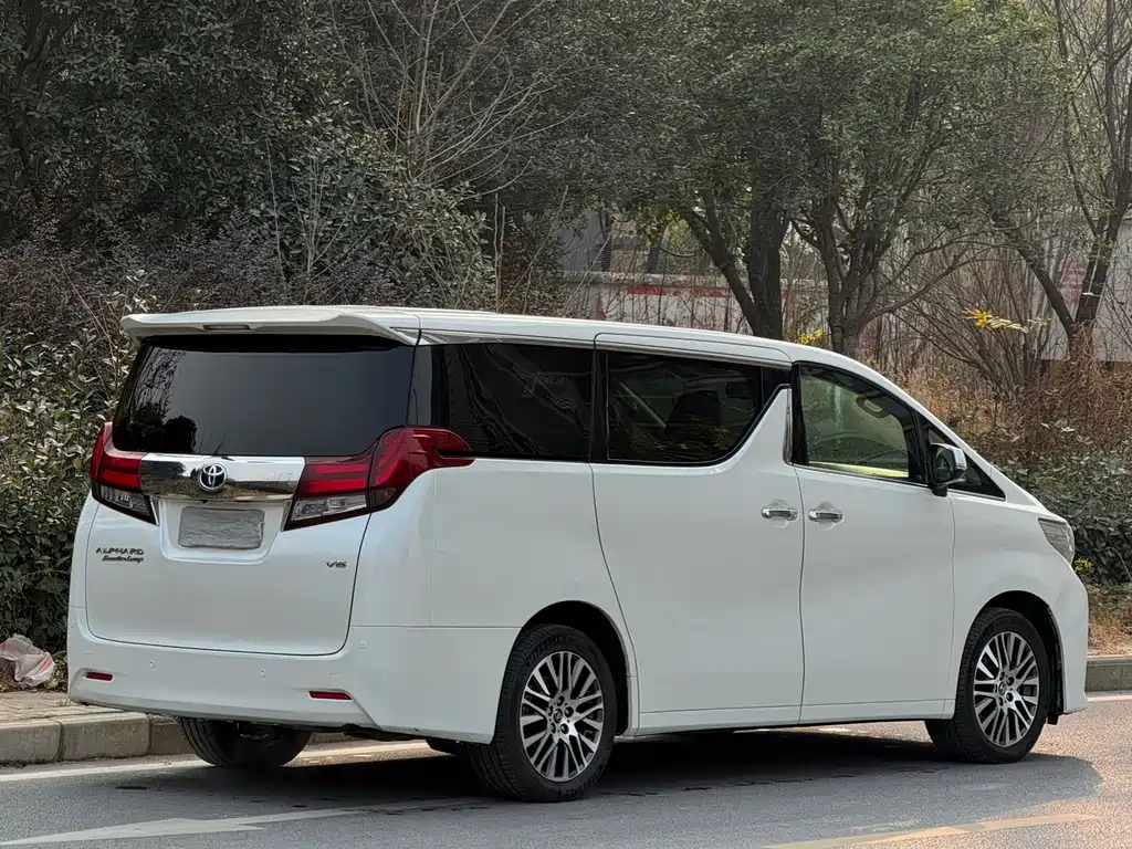 Toyota Alphard 2017 — фото 3