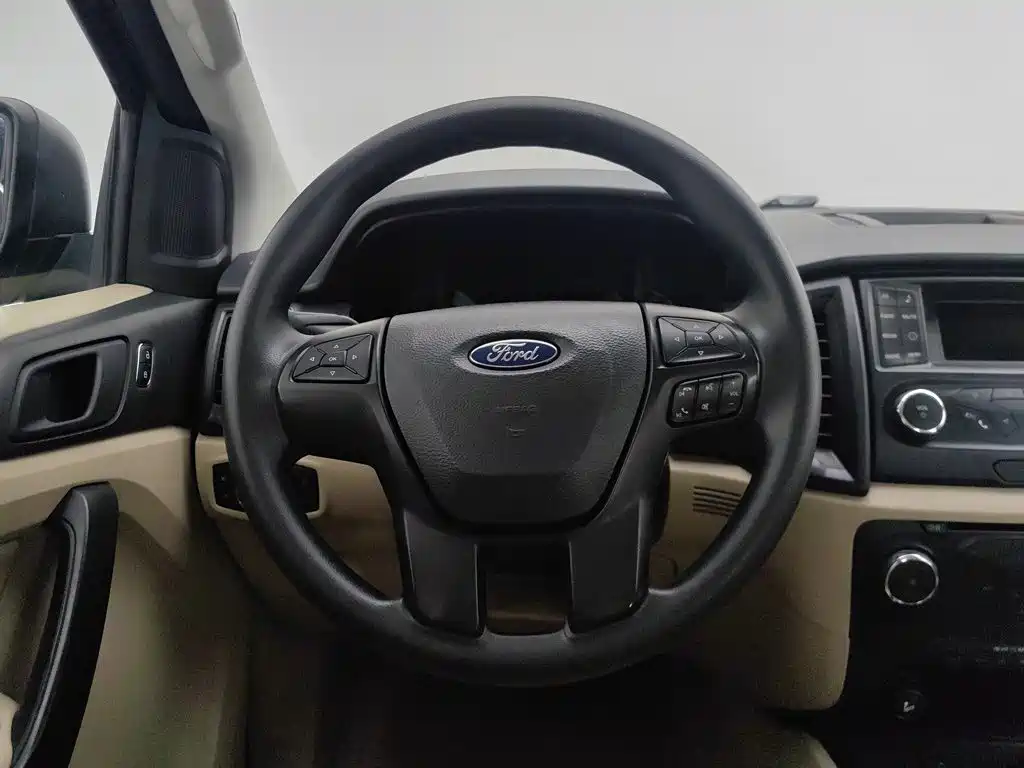 Ford Everest 2017 — фото 11