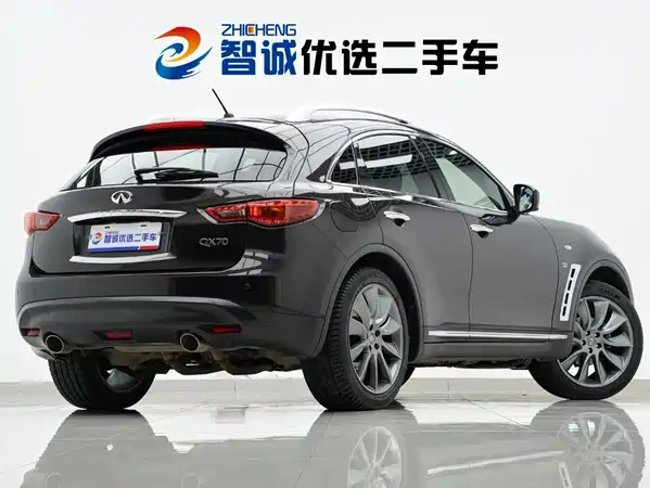 Infiniti QX70 2015