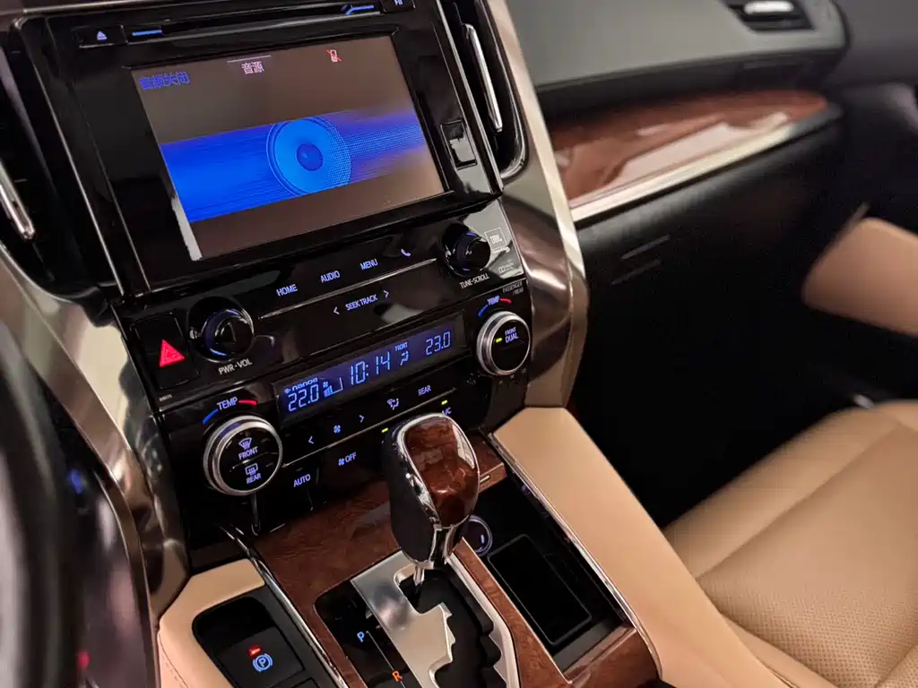 Toyota Alphard 2018 — фото 7