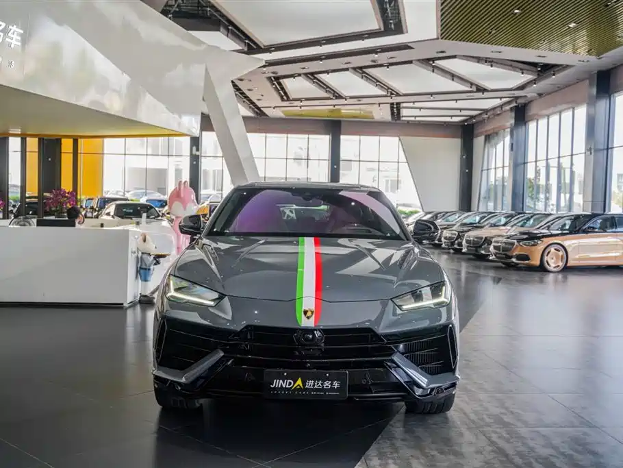 Lamborghini Urus 2024 — фото 1
