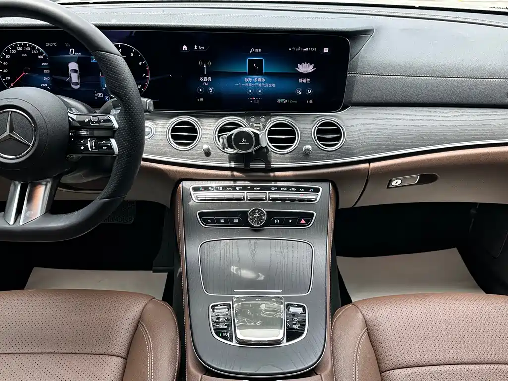 Mercedes-Benz E-Class 2021 — фото 12