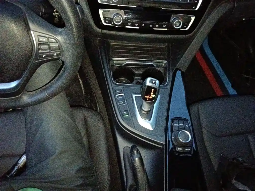 BMW 3 Series 2017 — фото 14