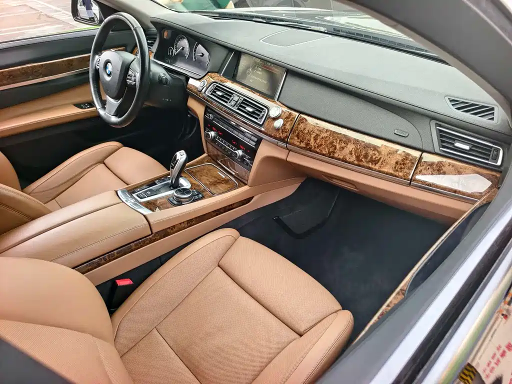 BMW 7 Series 2013 — фото 16