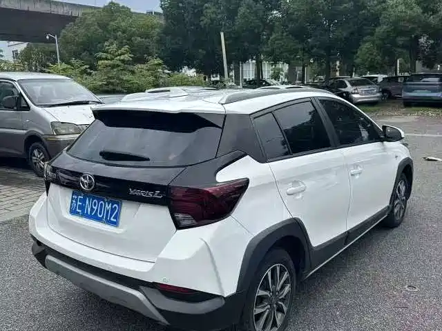 Toyota Yaris L 2022