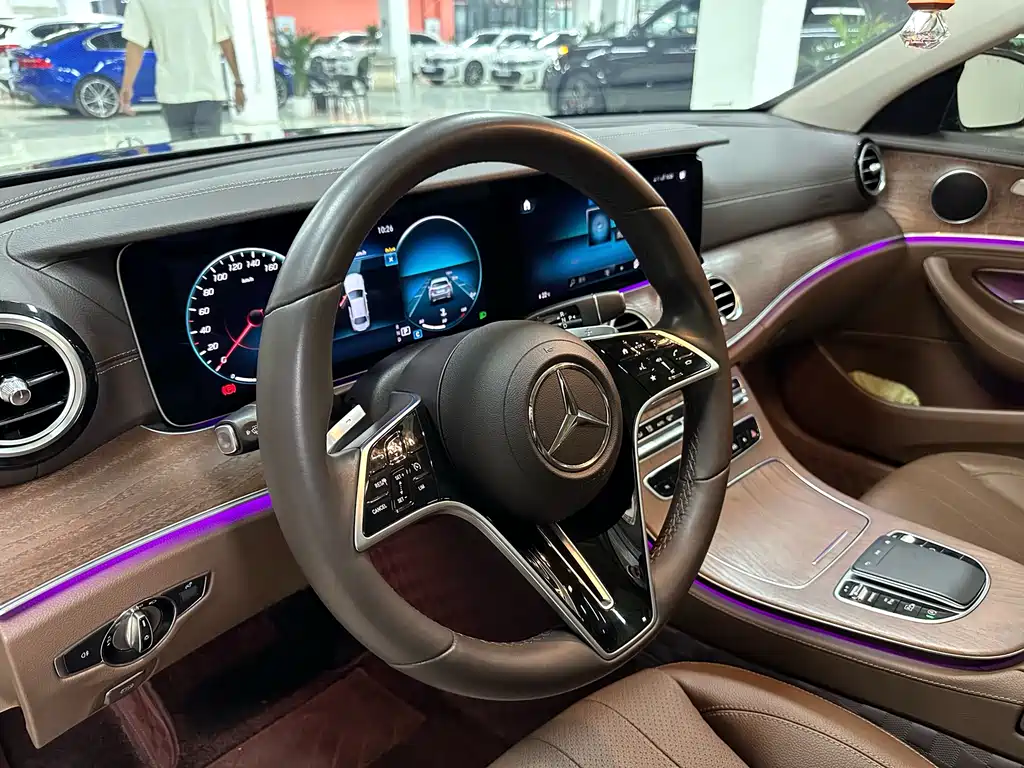 Mercedes-Benz E-Class 2023 — фото 8