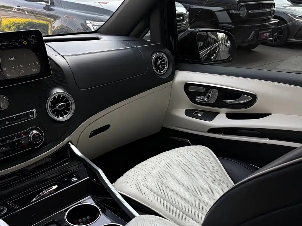 Mercedes-Benz Vito 2023 — фото 19