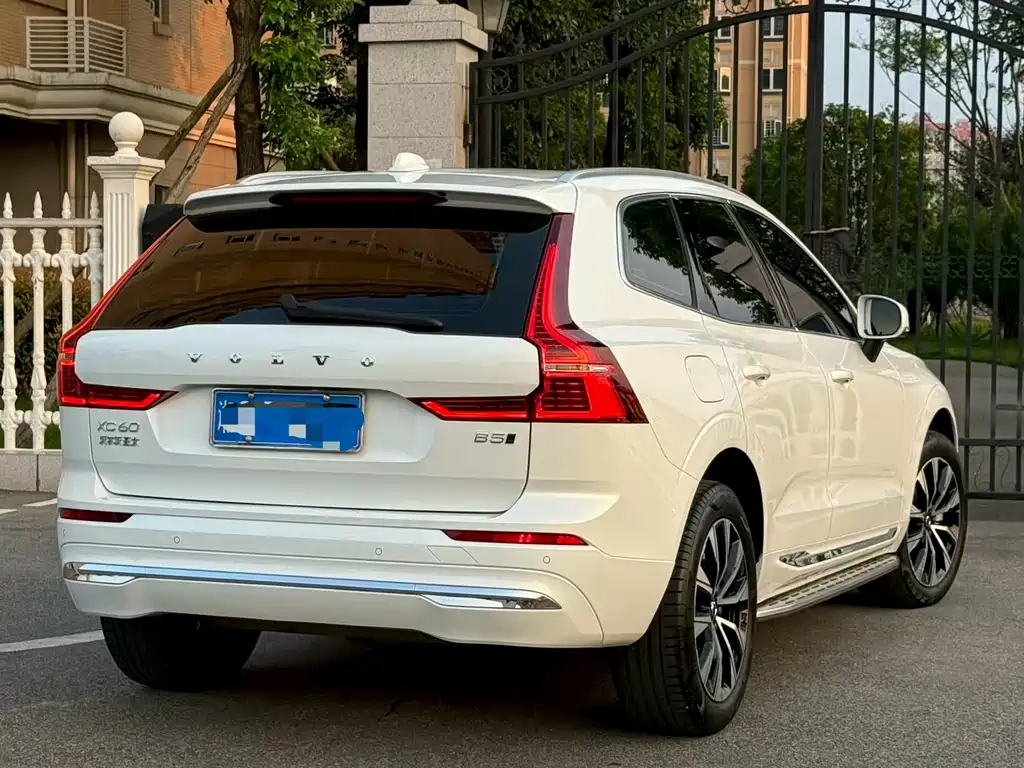 Volvo XC60 2023 — фото 5