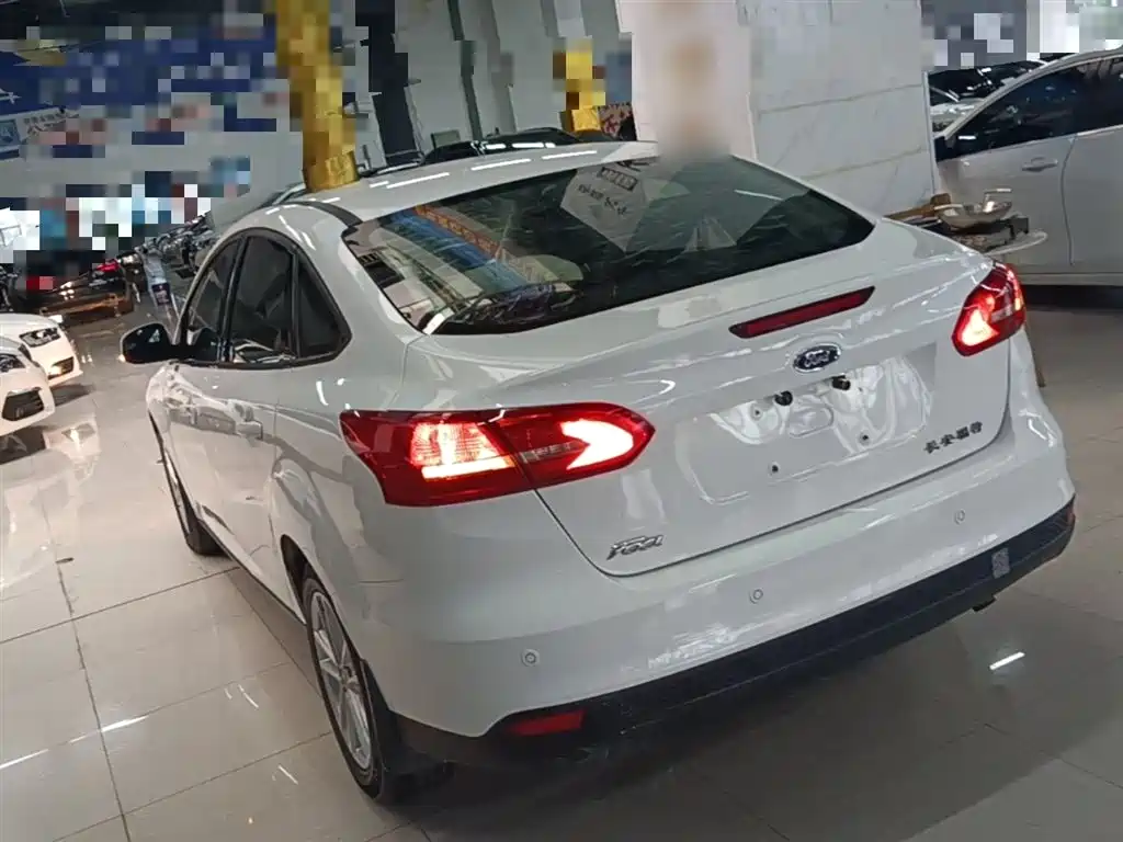 Ford Focus 2015 — фото 5