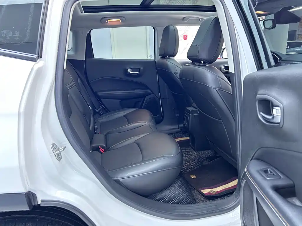 Jeep Compass 2021 — фото 11