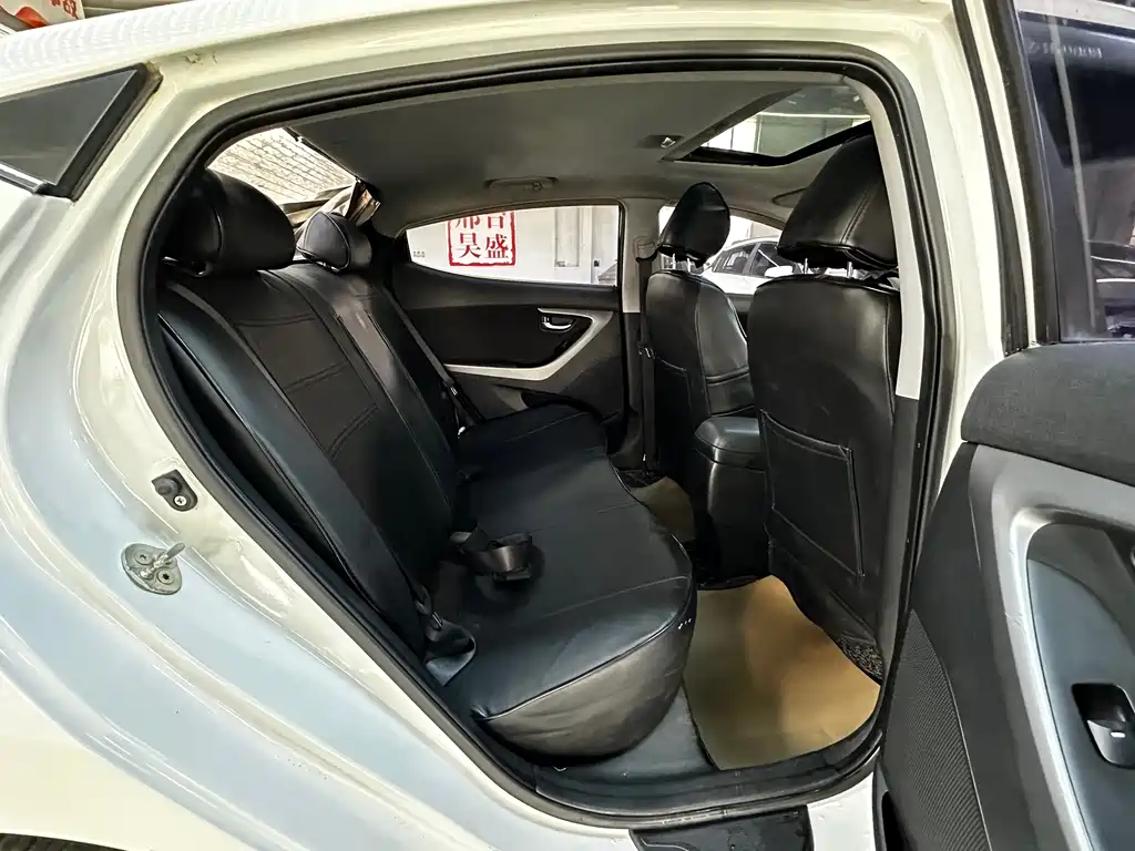 Hyundai Elantra Langdong 2016 — фото 12