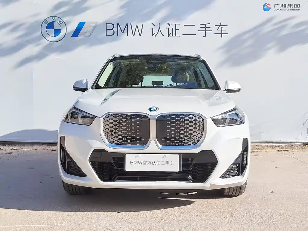 BMW iX1 2025