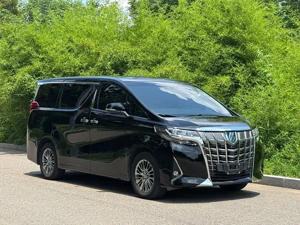 Toyota Alphard 2023 — фото 3