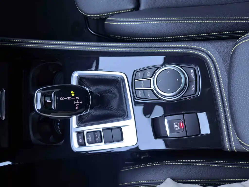 BMW 1 Series 2023 — фото 17