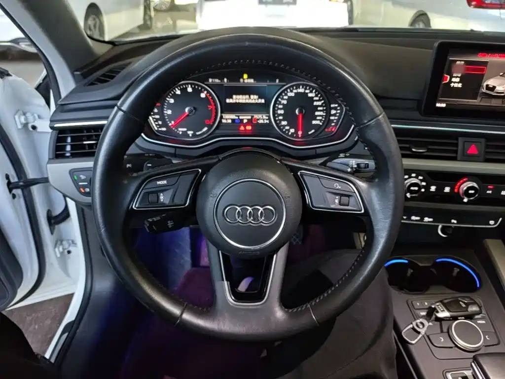 Audi A4L 2018 — фото 11