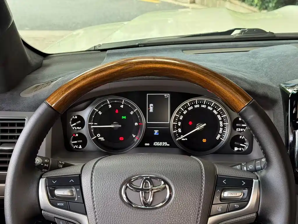 Toyota Land Cruiser 2018 — фото 16