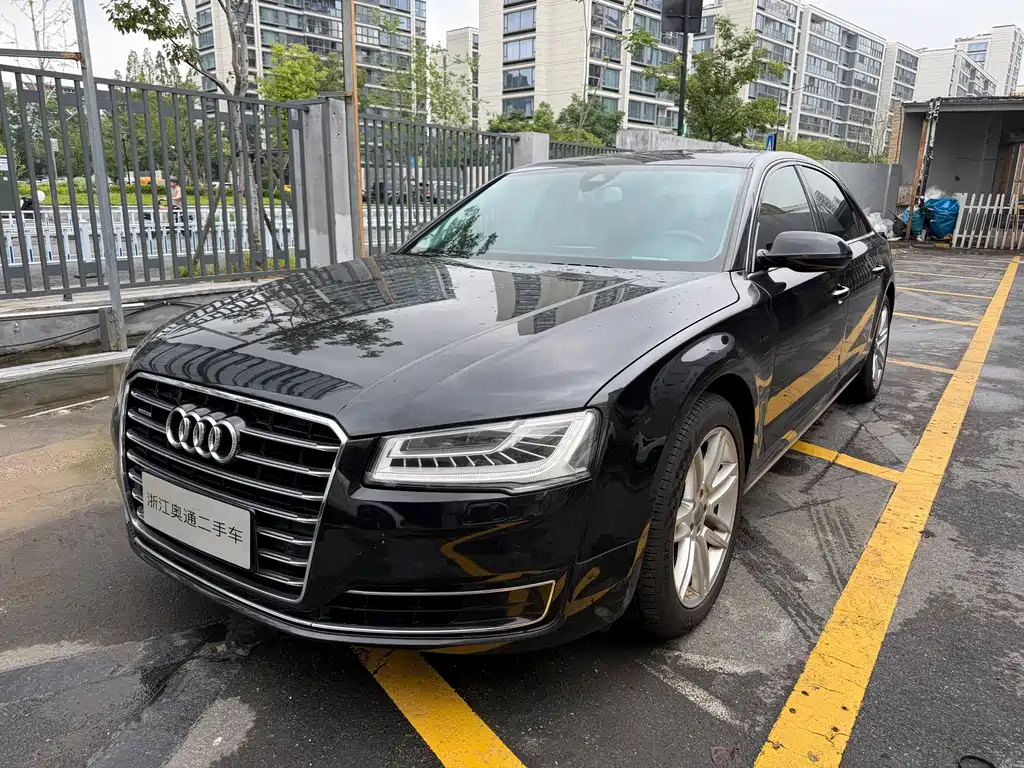 Audi A8 2016 — фото 1