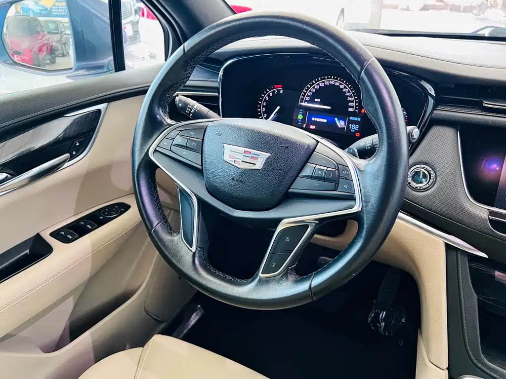 Cadillac XT5 2017 — фото 6