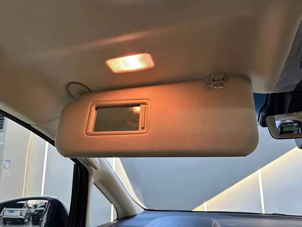 Toyota Alphard 2022 — фото 14