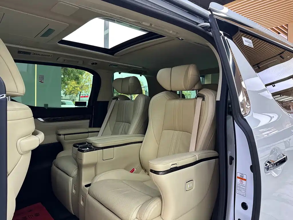 Toyota Alphard 2022 — фото 22