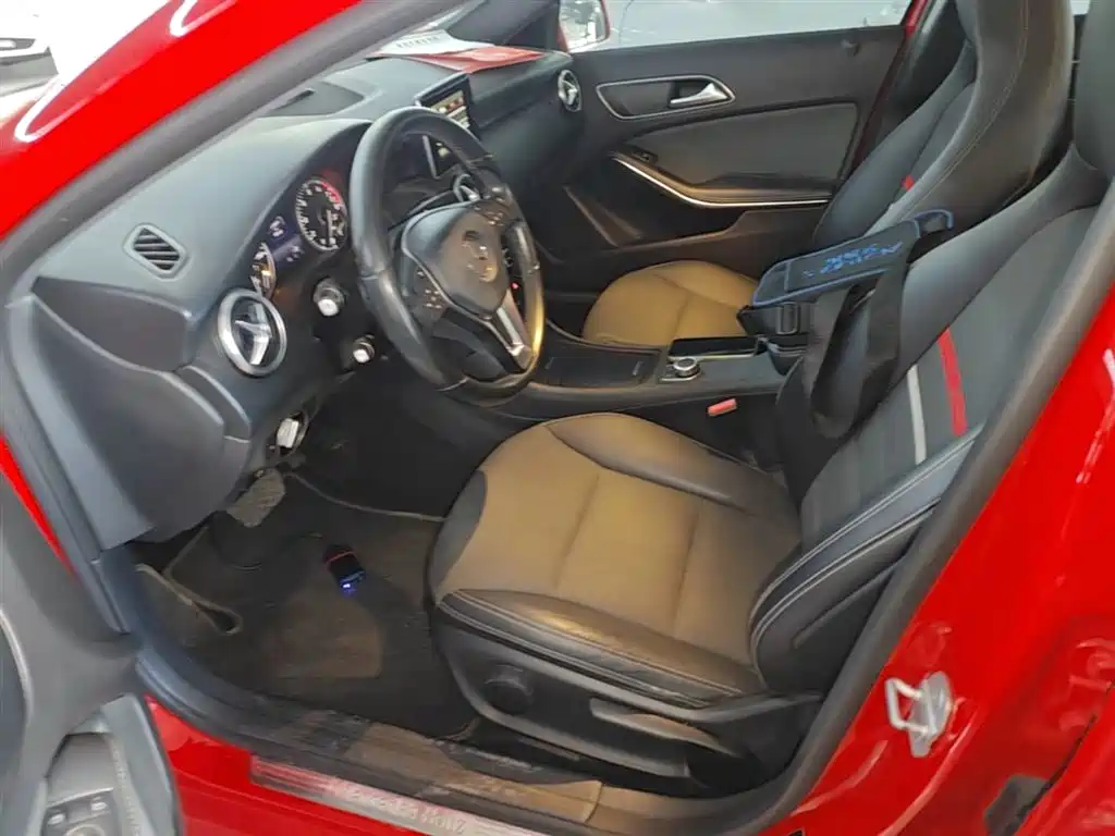 Mercedes-Benz A-Class 2015 — фото 15
